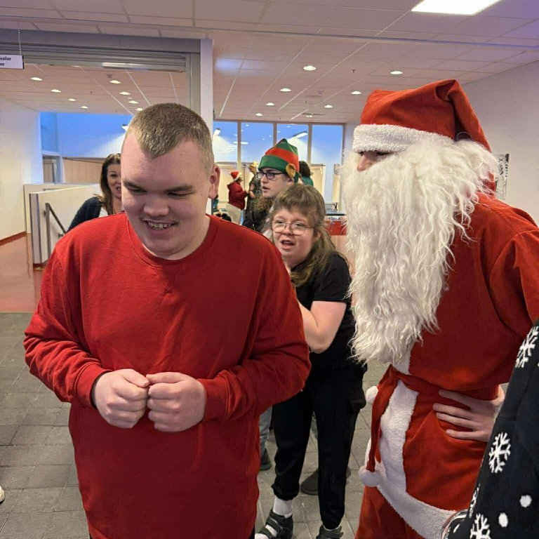 attakwqzcusw7dqd8fflhpihqqf4eay2putm8lyuqqp5su