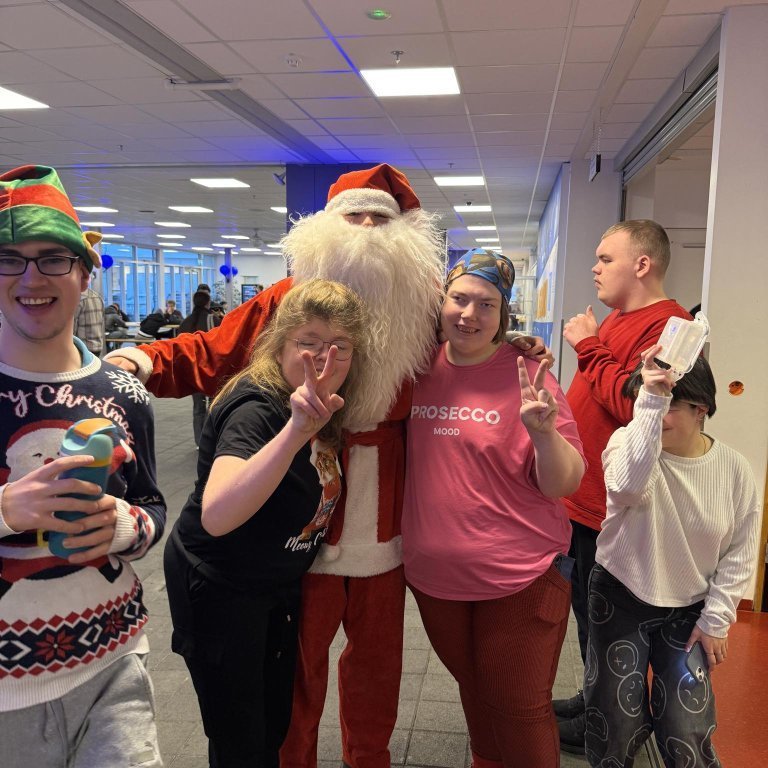 attjyiein1v0ejm8u-gamaee9dmjrrasvvq3nsc3mqc8_4