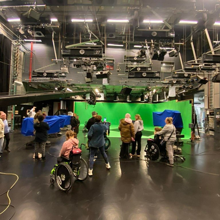 attjxjmutpuzmuotffwxmyjismp008tr6siyujc9m1no24