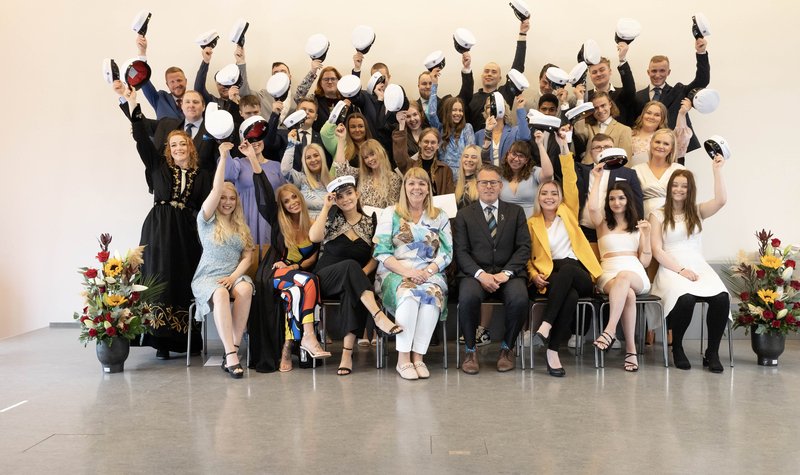 Hátíðleg útskrift í dag