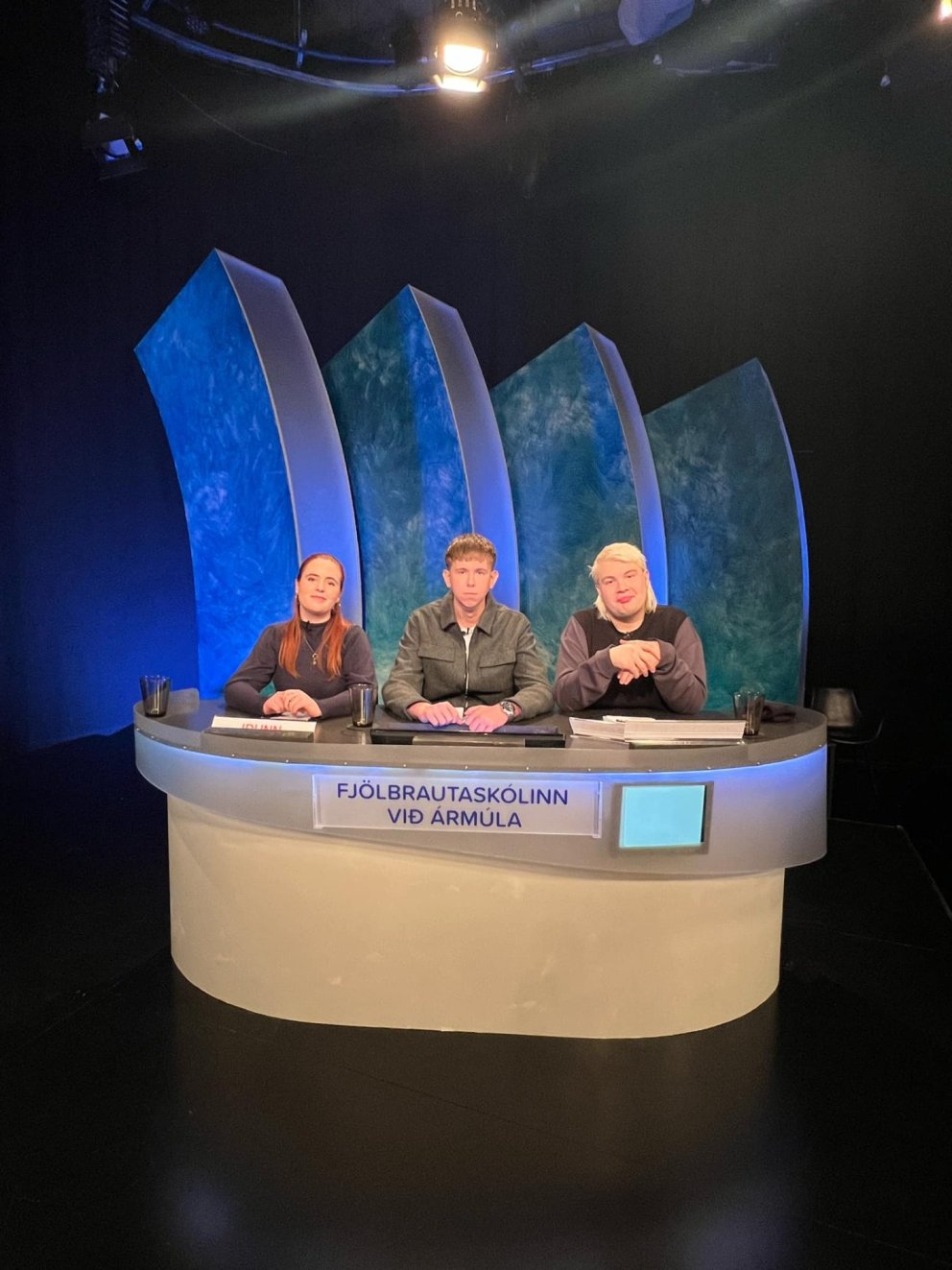 FÁ úr leik í Gettu betur