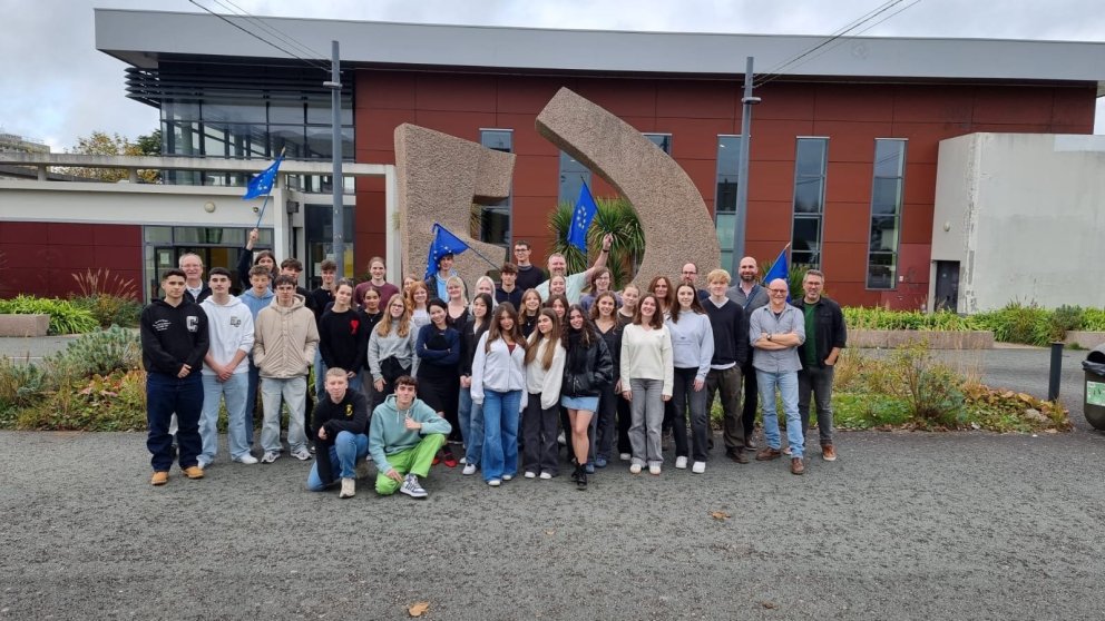 Skólaheimsókn til Lycée Félix Le Dantec í Frakklandi