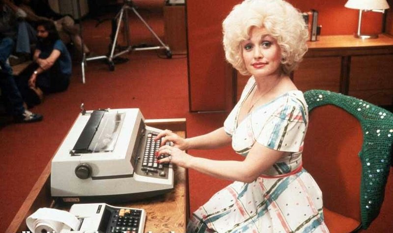 9- 5 klukkan hálf níu