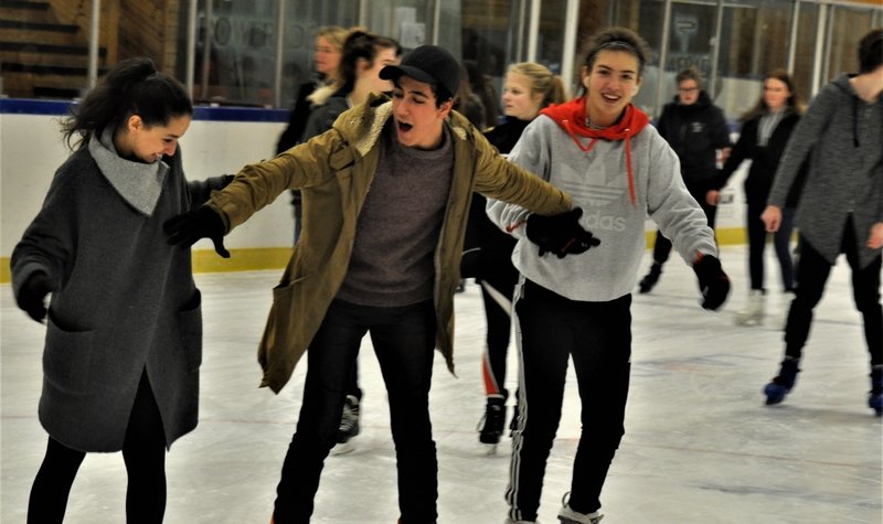 Á skautum skemmtum vér oss