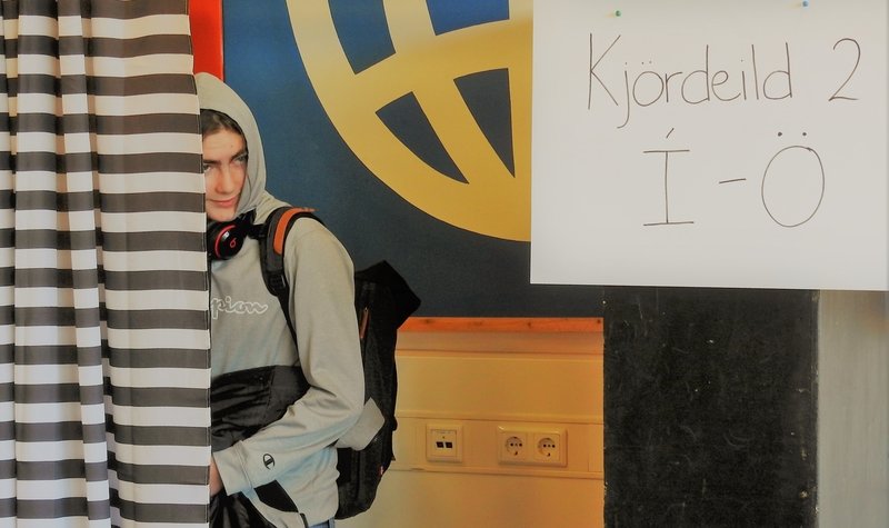 Skuggakosningar 12. apríl