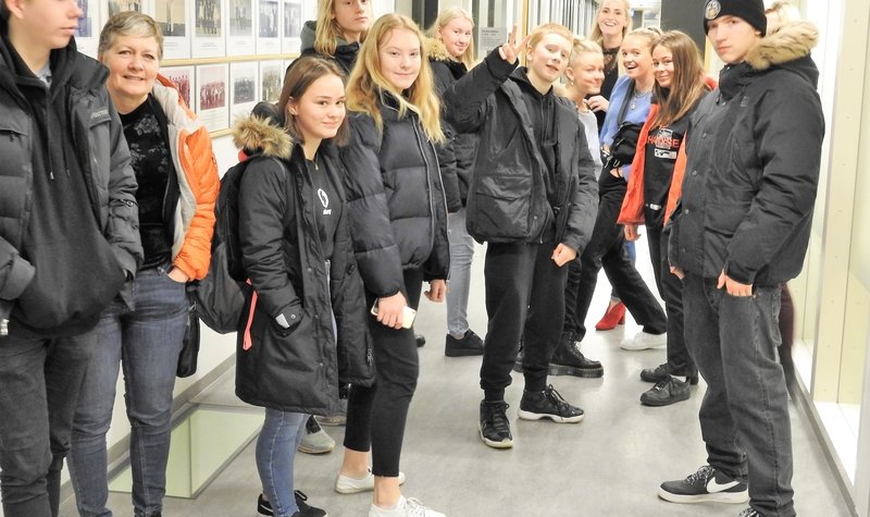 Skólar ganga um skólaganga