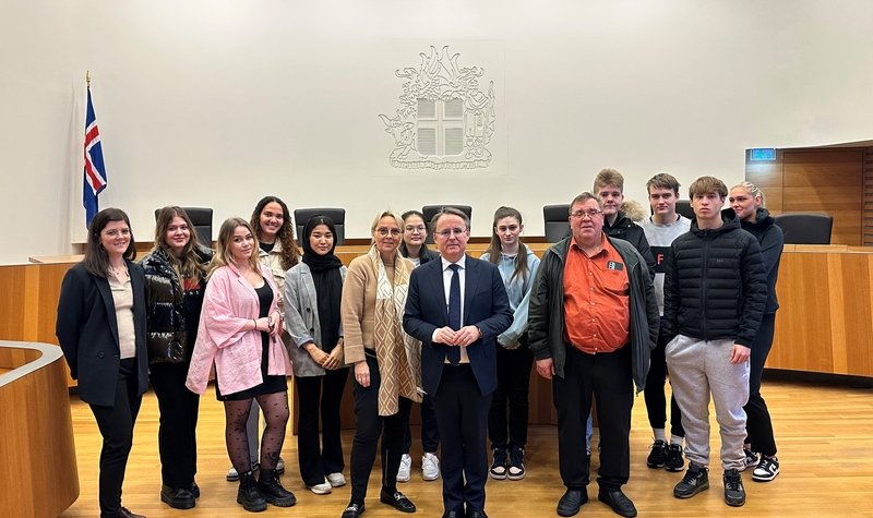 Forseti hæstaréttar tók á móti nemendum í viðskiptalögfræði