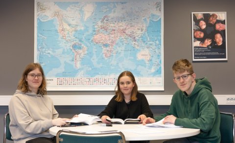 FÁ úr leik í Gettu betur