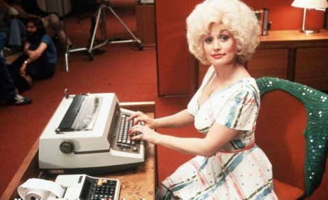 9- 5 klukkan hálf níu