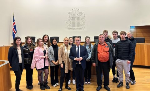 Forseti hæstaréttar tók á móti nemendum í viðskiptalögfræði