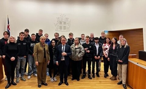 Forseti hæstaréttar tók á móti nemendum í viðskiptalögfræði