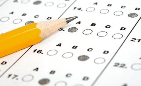 Próf hefjast að nýju