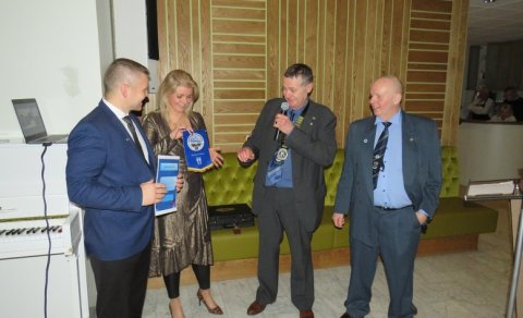 Kiwanisklúbburinn Katla styrkir sérnámsbraut FÁ